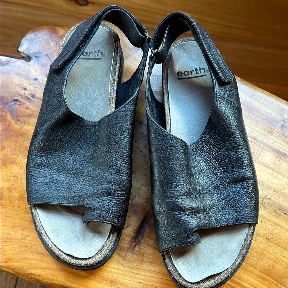 Earth Black Leather Open-Toe Sling Sandals